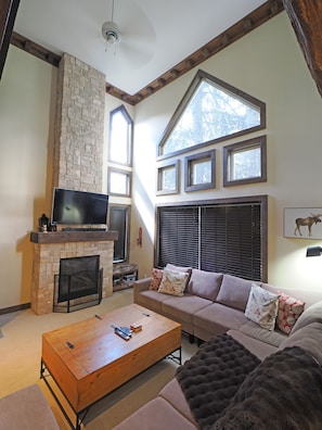 Smart TV, fireplace