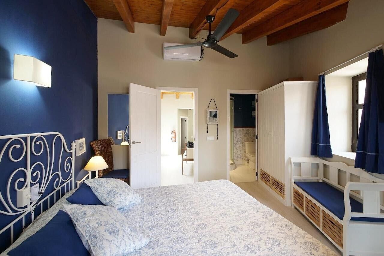 6 bedrooms, iron/ironing board, free WiFi, bed sheets