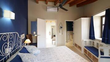 6 bedrooms, iron/ironing board, free WiFi, bed sheets