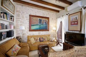 Fernseher, Kamin, DVD-Player, Stereoanlage