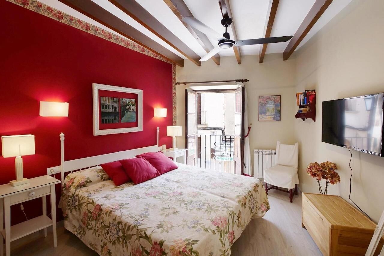 6 slaapkamers, een strijkplank/strijkijzer, gratis wifi, beddengoed