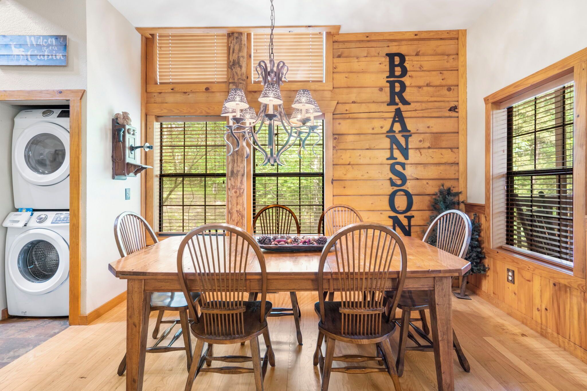 Family Getaway Cabin - 2 King BR+ Full Trundle Bed Loft!