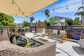 Outdoor dining - Newly Furnished unit in Pacific Beach (San Diego)