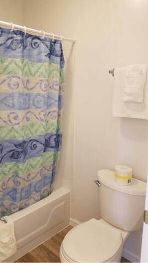 Combined shower/bathtub, towels, soap, shampoo