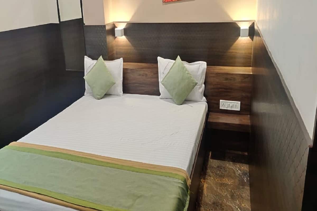 Premium Double Room | 1 bedroom, Egyptian cotton sheets, premium bedding, desk