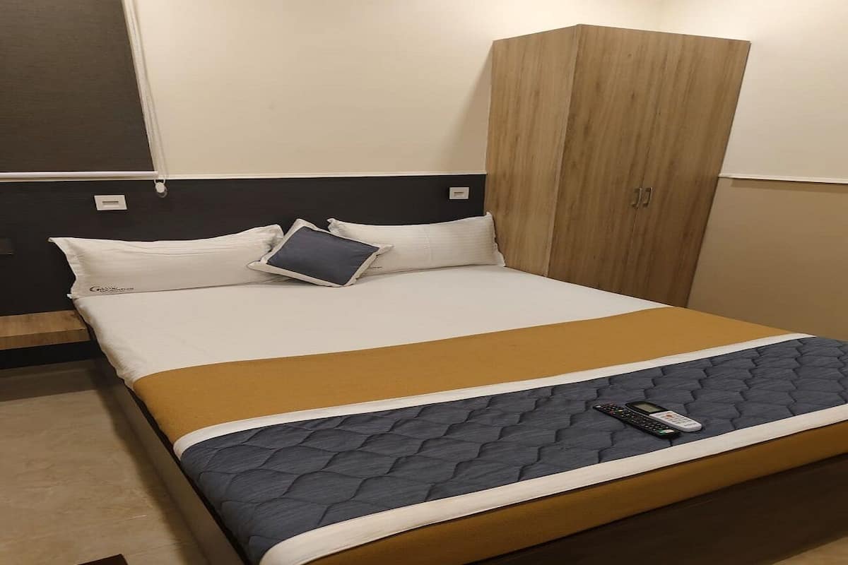 Superior Room | 1 bedroom, Egyptian cotton sheets, premium bedding, desk