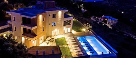 المنشأة من الخارج