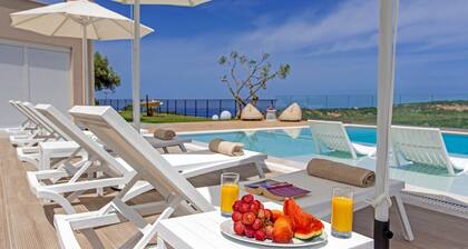 Luxury Villa Oasis, 11 bedrooms, Private Heated Pool & Jacuzzi