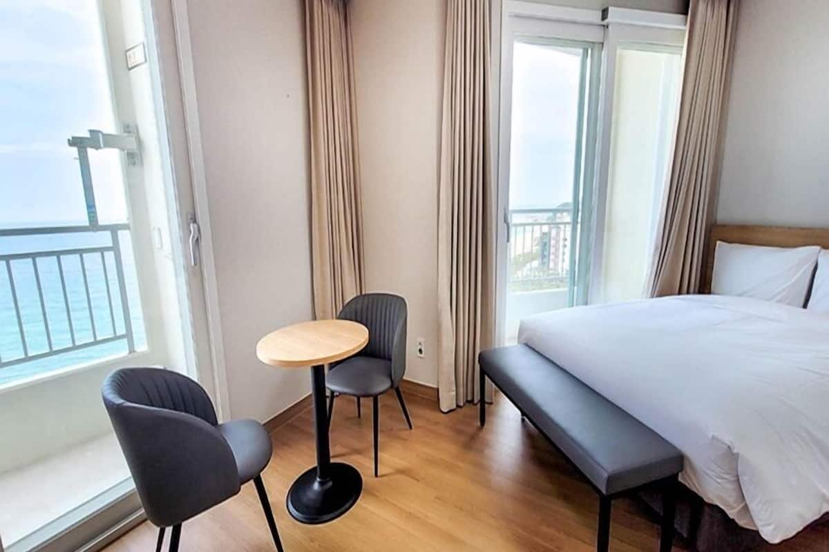 Habitación doble Premier | Caja de seguridad en la habitación, wifi gratis y ropa de cama