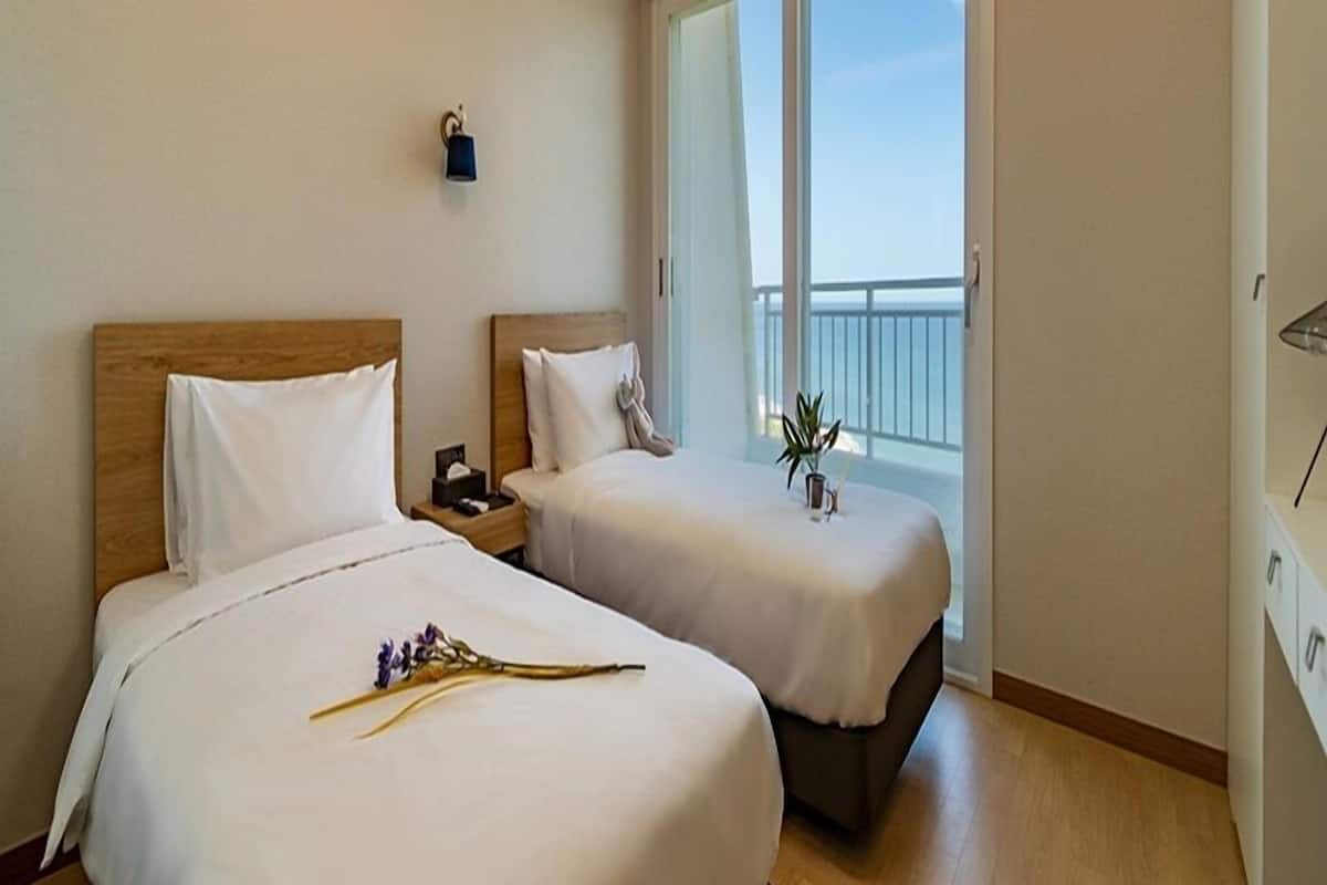 Habitación Deluxe con 2 camas individuales | Caja de seguridad en la habitación, wifi gratis y ropa de cama