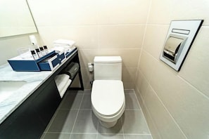 In-room safe, free WiFi, bed sheets