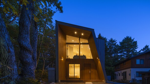 A modern two-story house with a large glass window and a wooden exterior. - Sanzan Chalet (Hakuba)