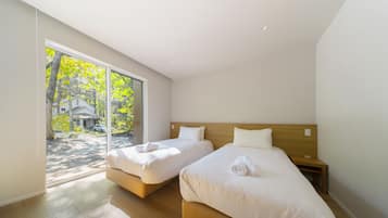 Luxury Chalet, Non Smoking | 4 bedrooms, premium bedding, pillowtop beds, desk