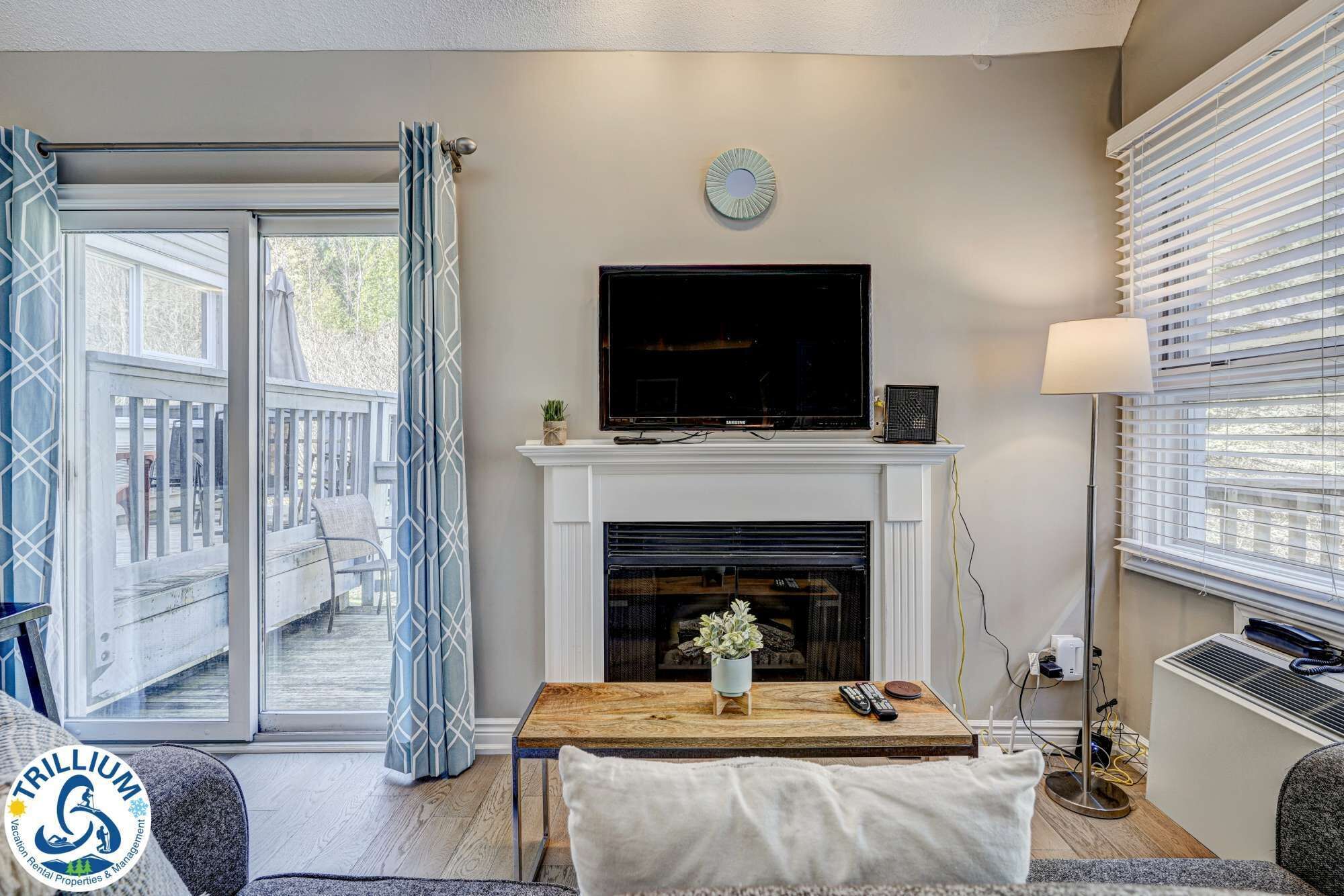 Mountainside Loft - Wifi, Pool, Close to The Village