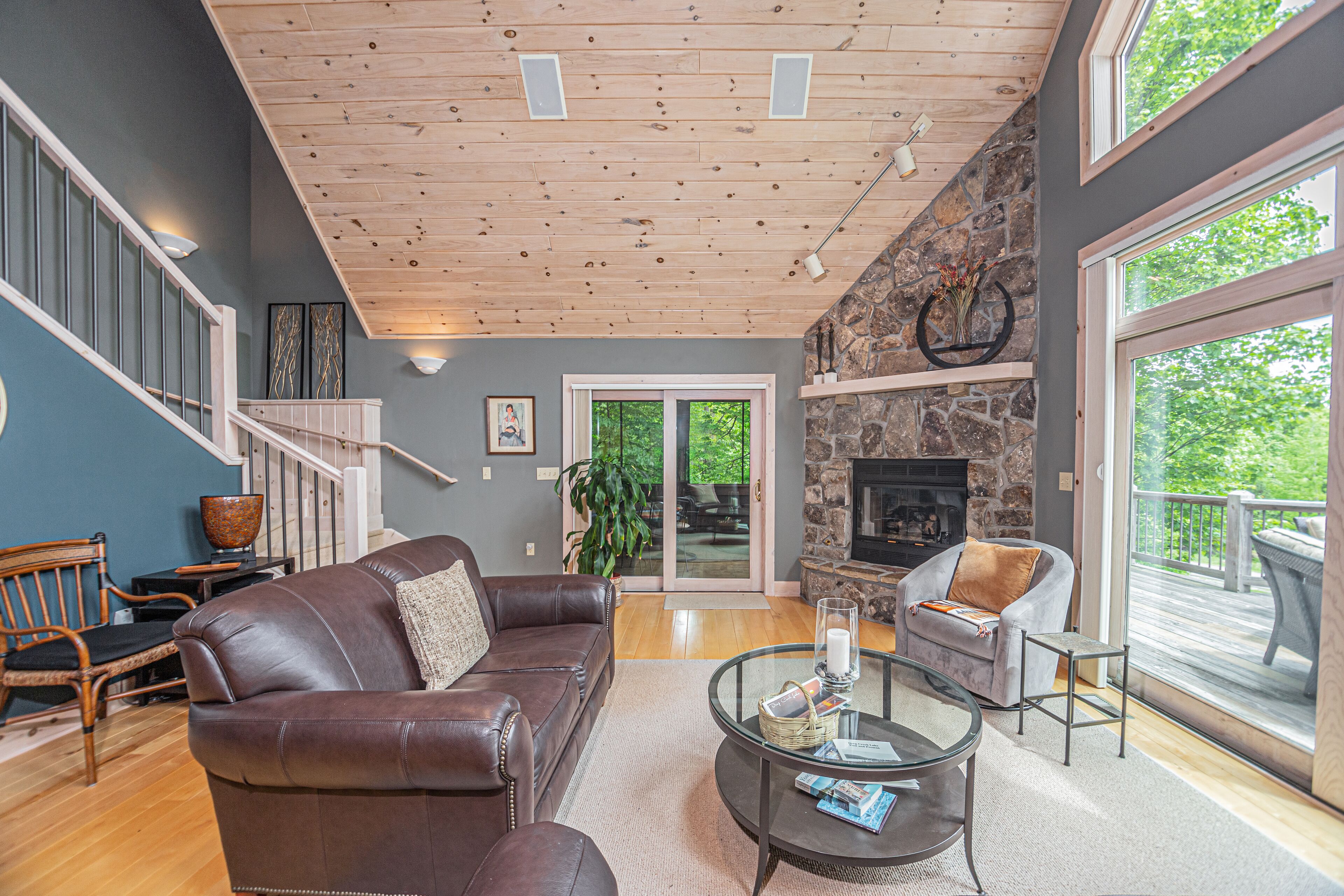 Play-A-Way Chalet | Lake Access, Near Shops, Golf!