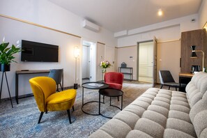 Flat-screen TV - MR67 Mayera Rapaporta  (Kraków)