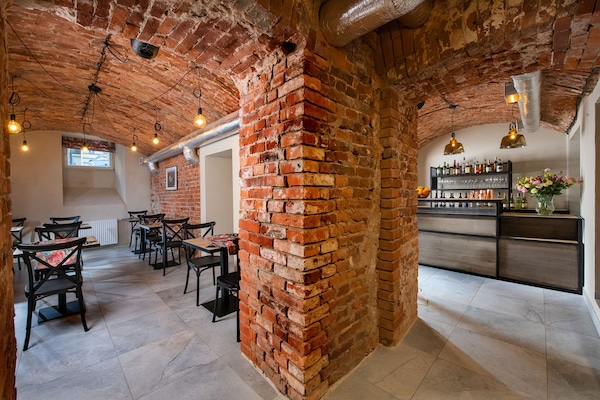 Daily buffet breakfast (PLN 79 per person)