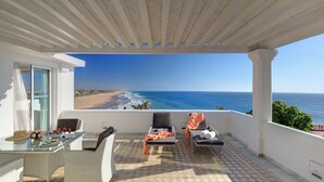 Suite de lujo, 2 habitaciones, frente al mar | Terraza o patio
