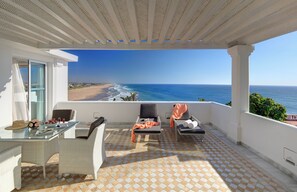Suite de lujo, 2 habitaciones, frente al mar | Terraza o patio