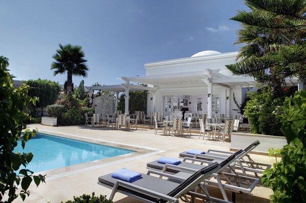 Outdoor pool - Hotel Le Mirage (Tangier)