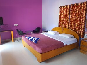 Hypo-allergenic bedding, down duvets, desk, rollaway beds