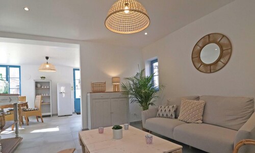 Maison lumineuse au cœur du Sap, jardin et jeux pour enfants