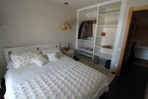 3 bedrooms, iron/ironing board, WiFi