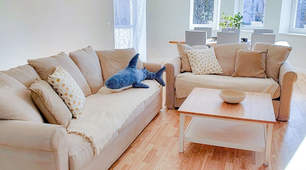 Comfort Studio Suite, 3 Bedrooms, Terrace, City View | Lobby sitting area