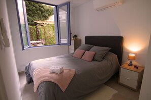 2 bedrooms, iron/ironing board, free WiFi, bed sheets