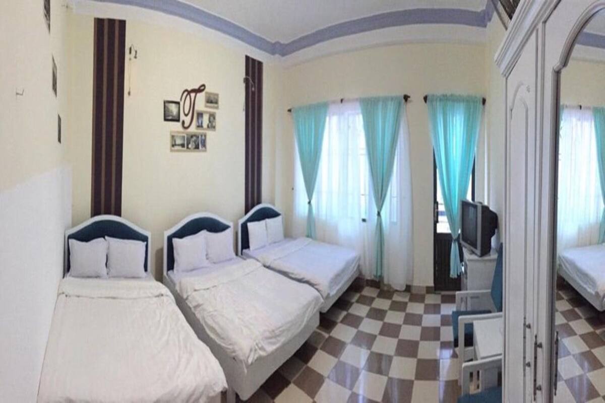 Minibar, desk, free WiFi, bed sheets
