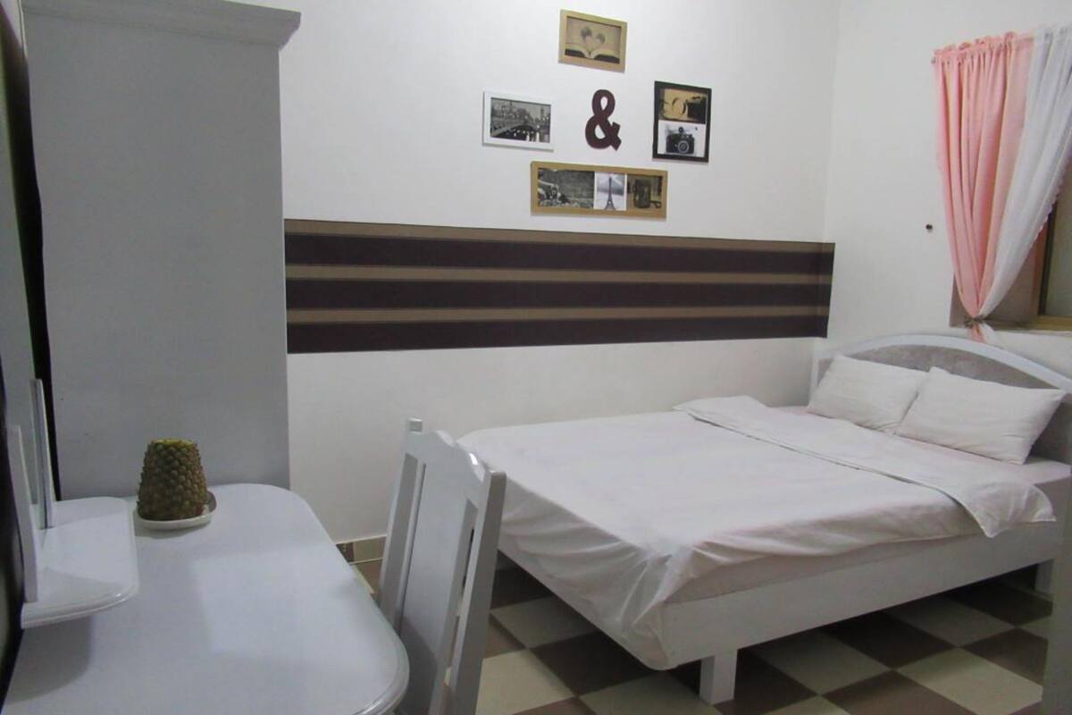 Minibar, desk, free WiFi, bed sheets