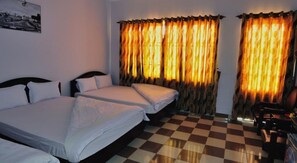 Minibar, escritorio, wifi gratis y ropa de cama 