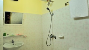 A bathroom with a shower, sink, and a mirror. - Minh Duc Hotel (Cam Ly - Da Lat)