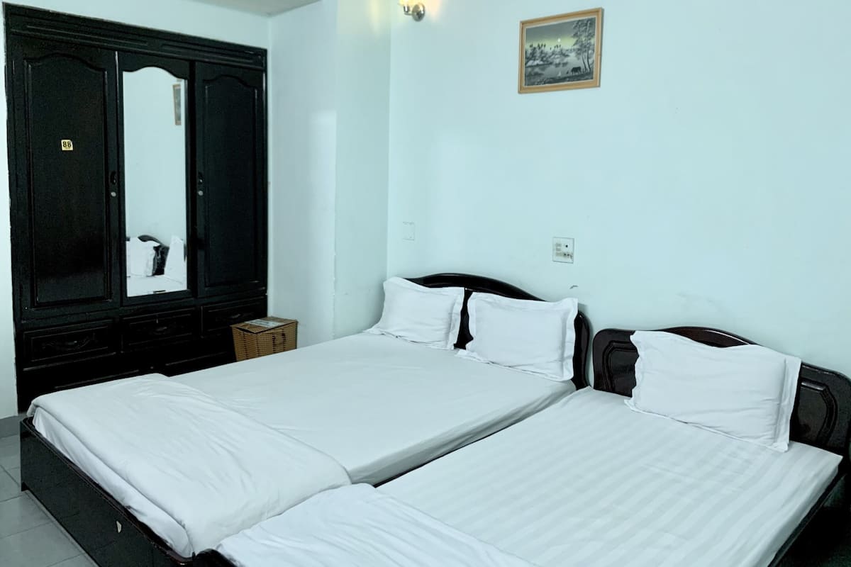 Desk, free WiFi, bed sheets