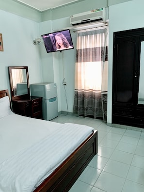 Standard Double Room | Desk, free WiFi, bed sheets - Thien Phuc Hotel (Nha Trang)
