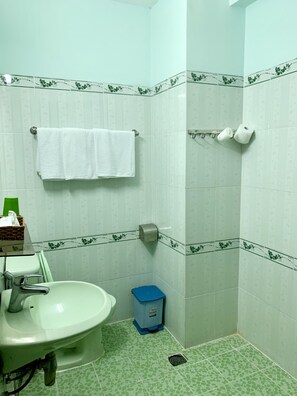 Bathroom - Thien Phuc Hotel (Nha Trang)