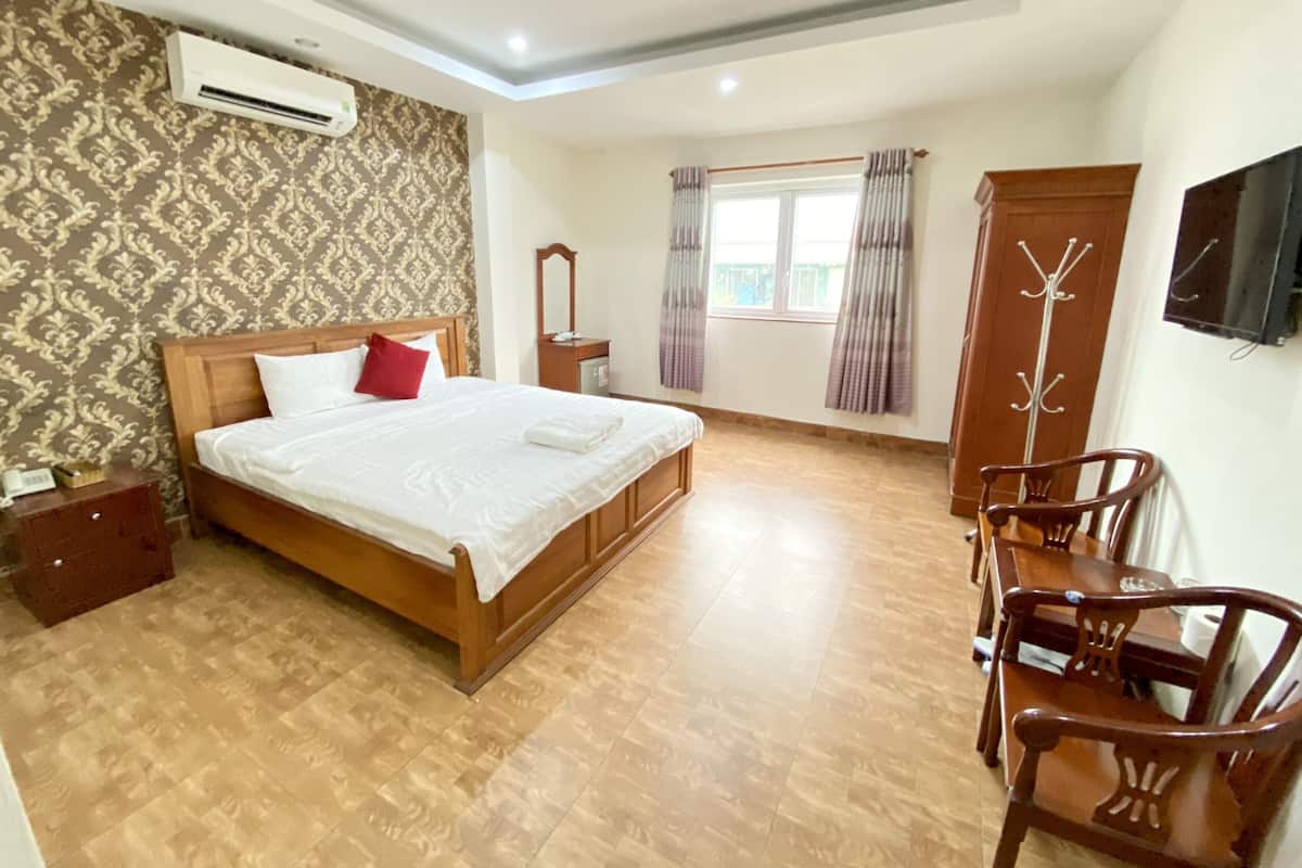 Escritorio, wifi gratis y ropa de cama