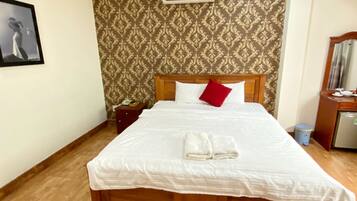 Double Room | Desk, free WiFi, bed sheets