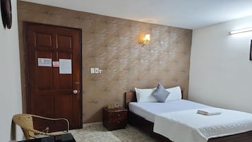 Double Room | Minibar, desk, free WiFi, bed sheets