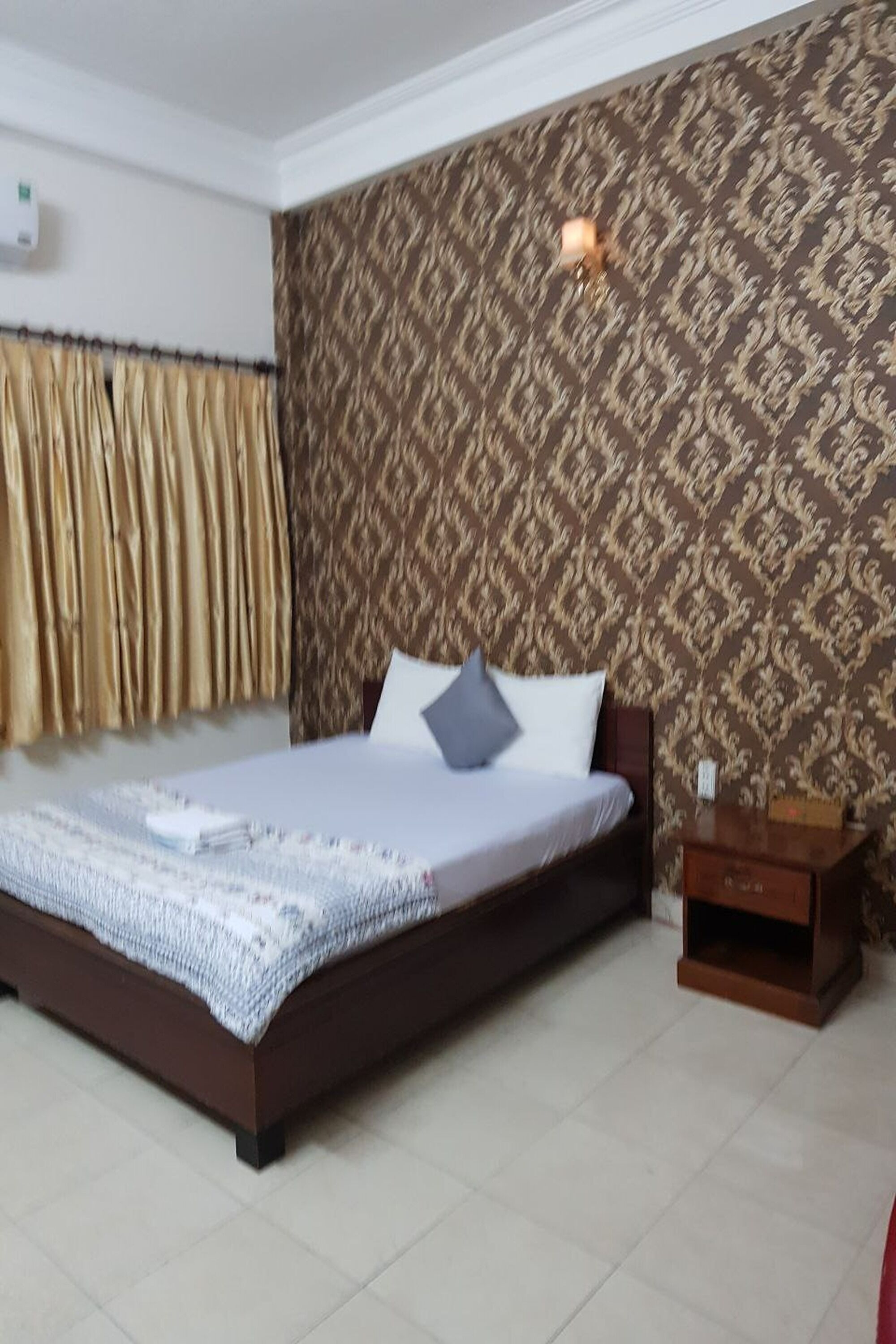 Double Room | Minibar, desk, free WiFi, bed sheets