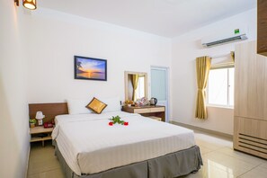 Superior Double Room | Desk, iron/ironing board, free WiFi, bed sheets - Ruby Hotel (Ho Chi Minh City)