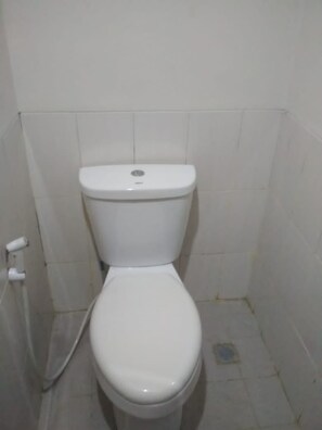 Ducha, cabezal de ducha tipo lluvia, toallas