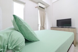Studio | In-room safe, desk, bed sheets - Sultan Premiere HI (South Tangerang)
