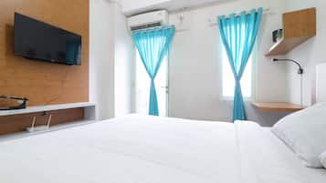 Apartment, 1 Bedroom | 1 bedroom, in-room safe, desk, bed sheets
