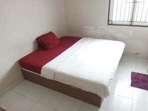 Desk, free WiFi, bed sheets