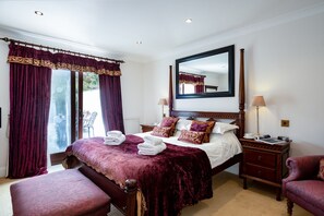 3 bedrooms, in-room safe, iron/ironing board, travel crib - Rural Elegance at Hustyns (Saint Breock)