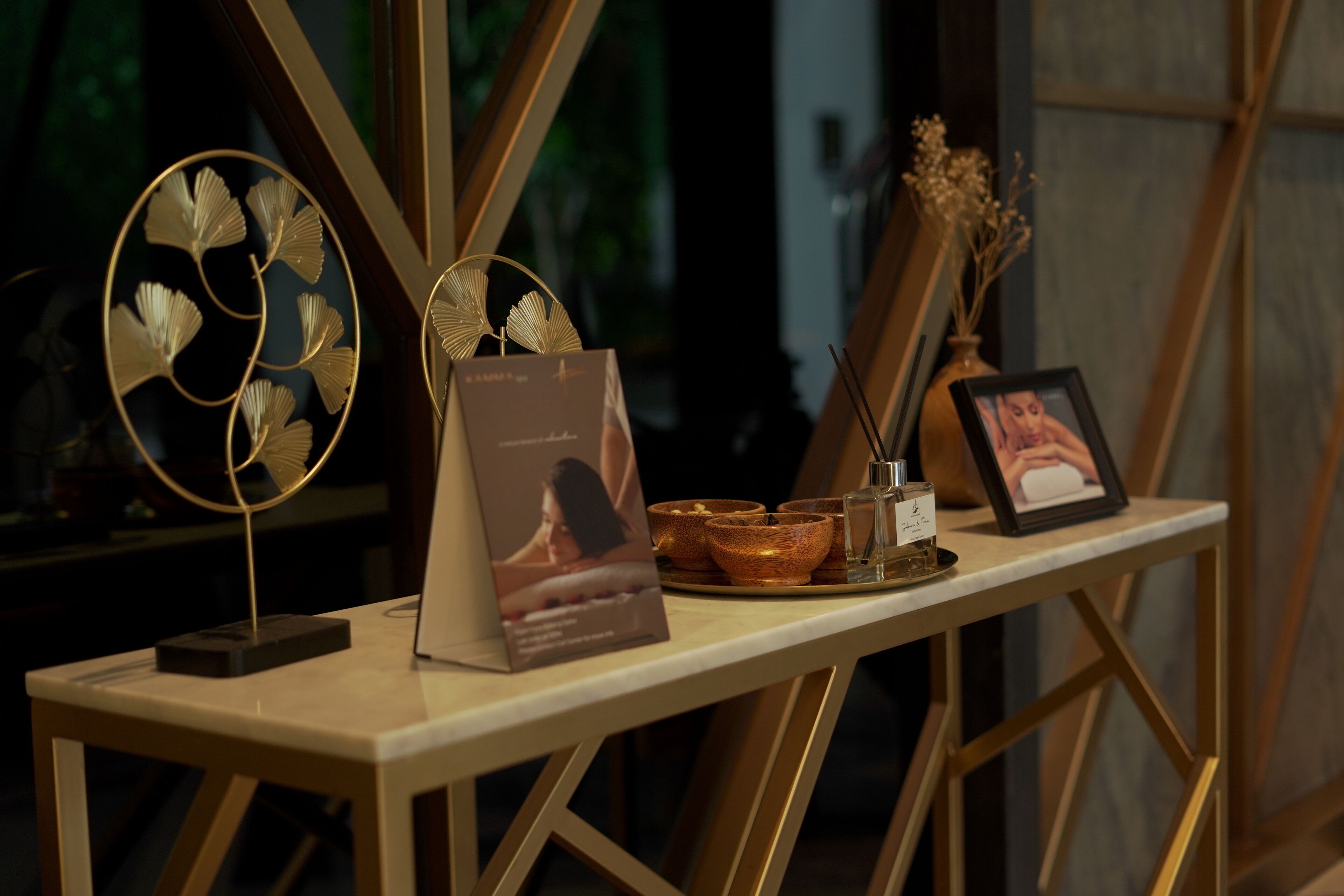 A table with a framed photograph, a decorative bowl, and a sign.