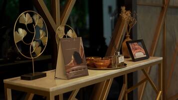 A table with a framed photograph, a decorative bowl, and a sign.