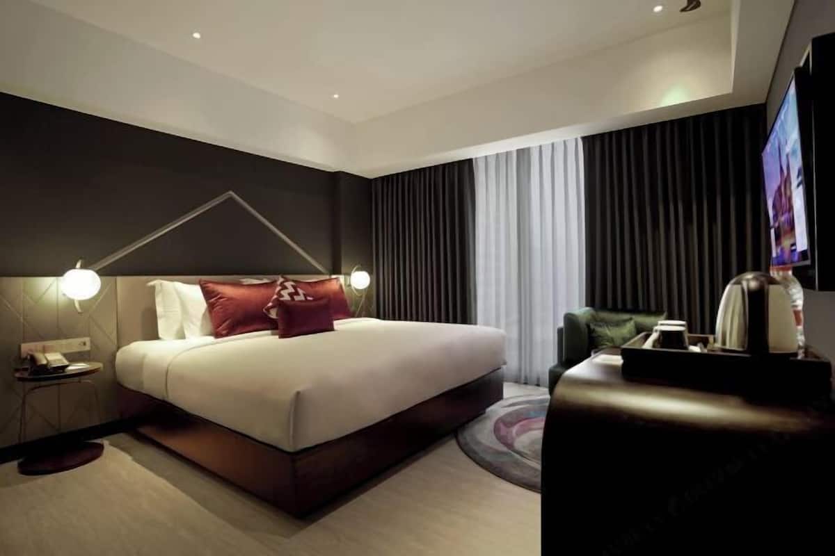 1 bedroom, in-room safe, desk, soundproofing