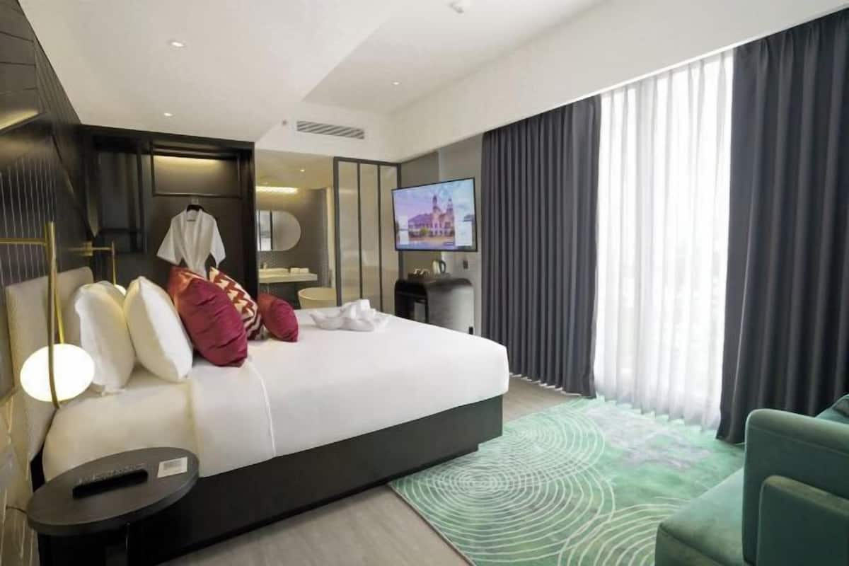 1 bedroom, in-room safe, desk, soundproofing
